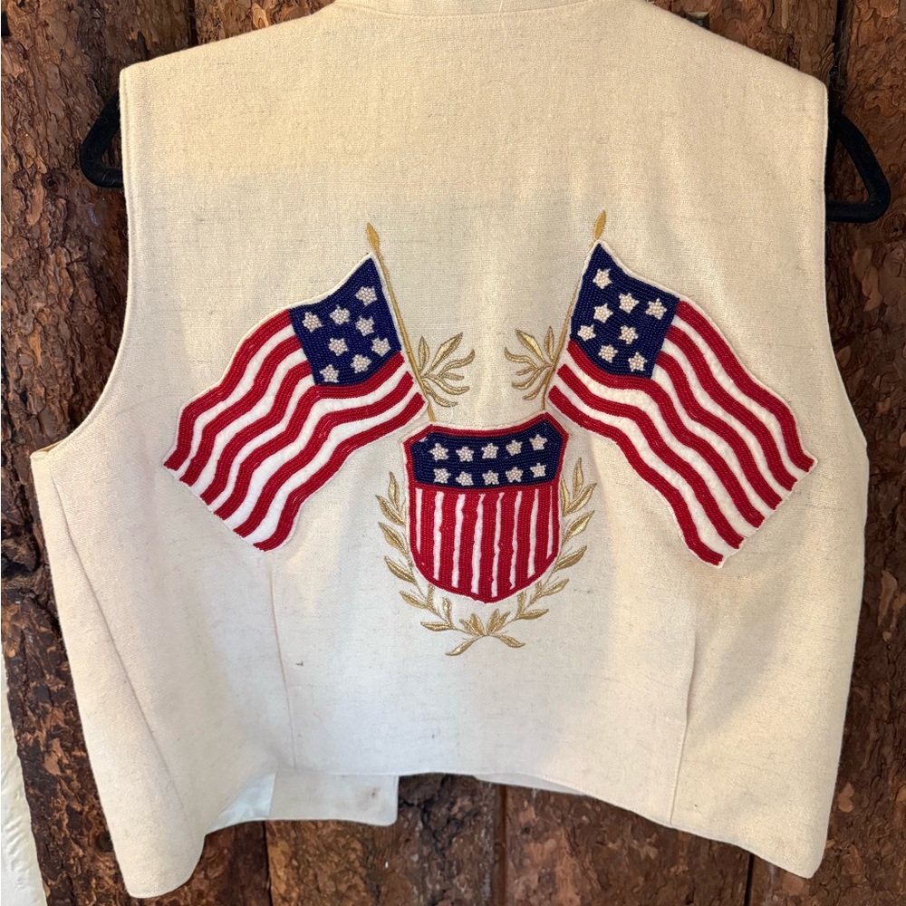 Double D Ranch US flag white vest size medium one button is missing - Picture 6 of 10